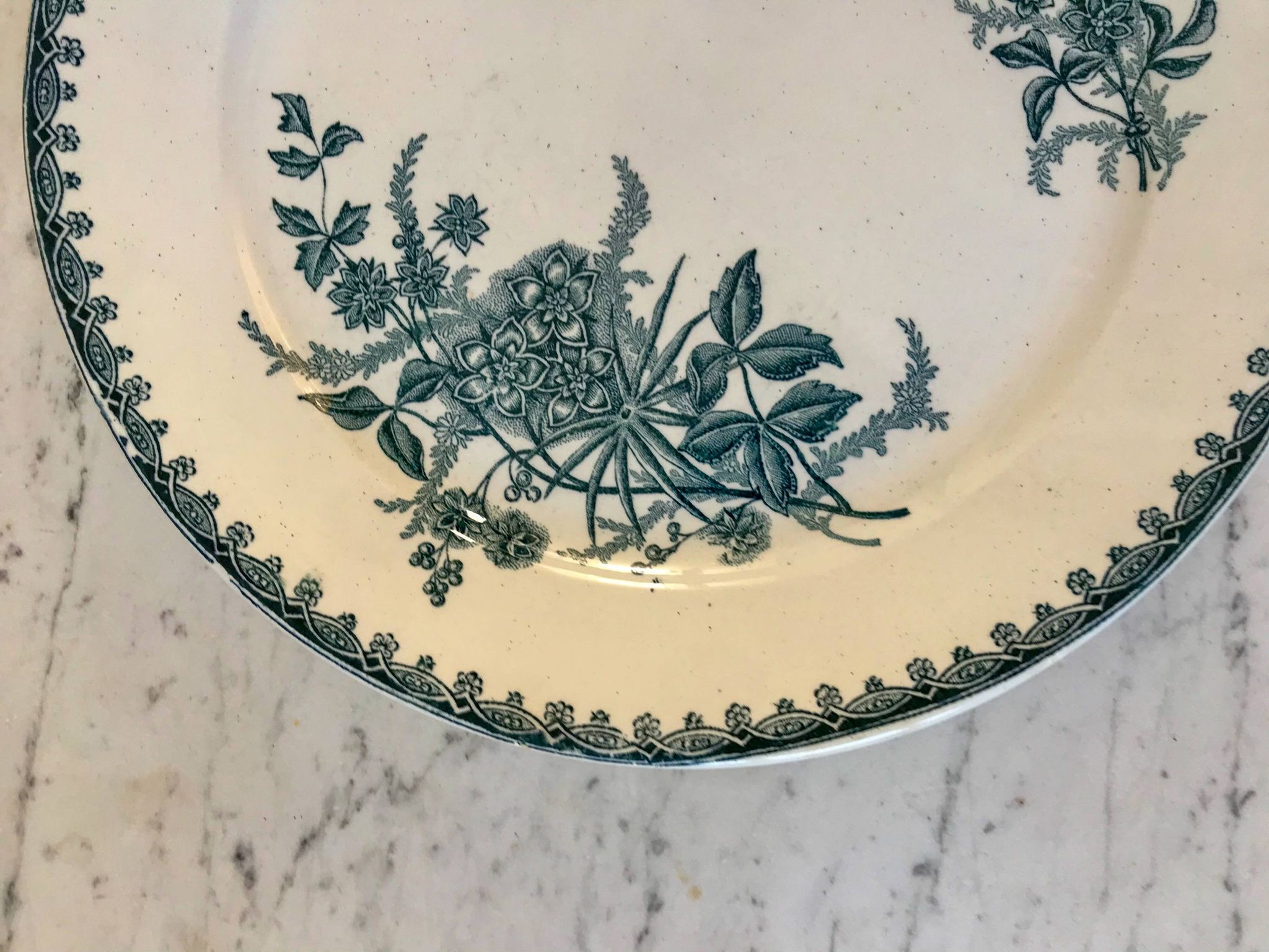 plat rond en Terre de Fer japonisant fin XIXème