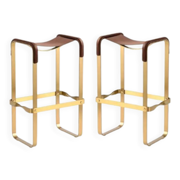 Wanderlust pair of backless stools, brown colour, with finishes.