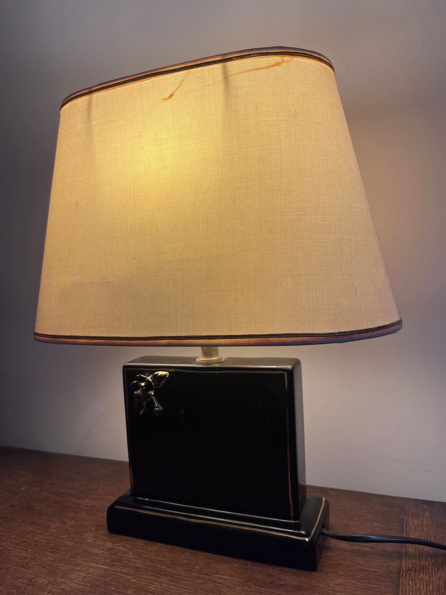 Ceramic lamp with rose decoration