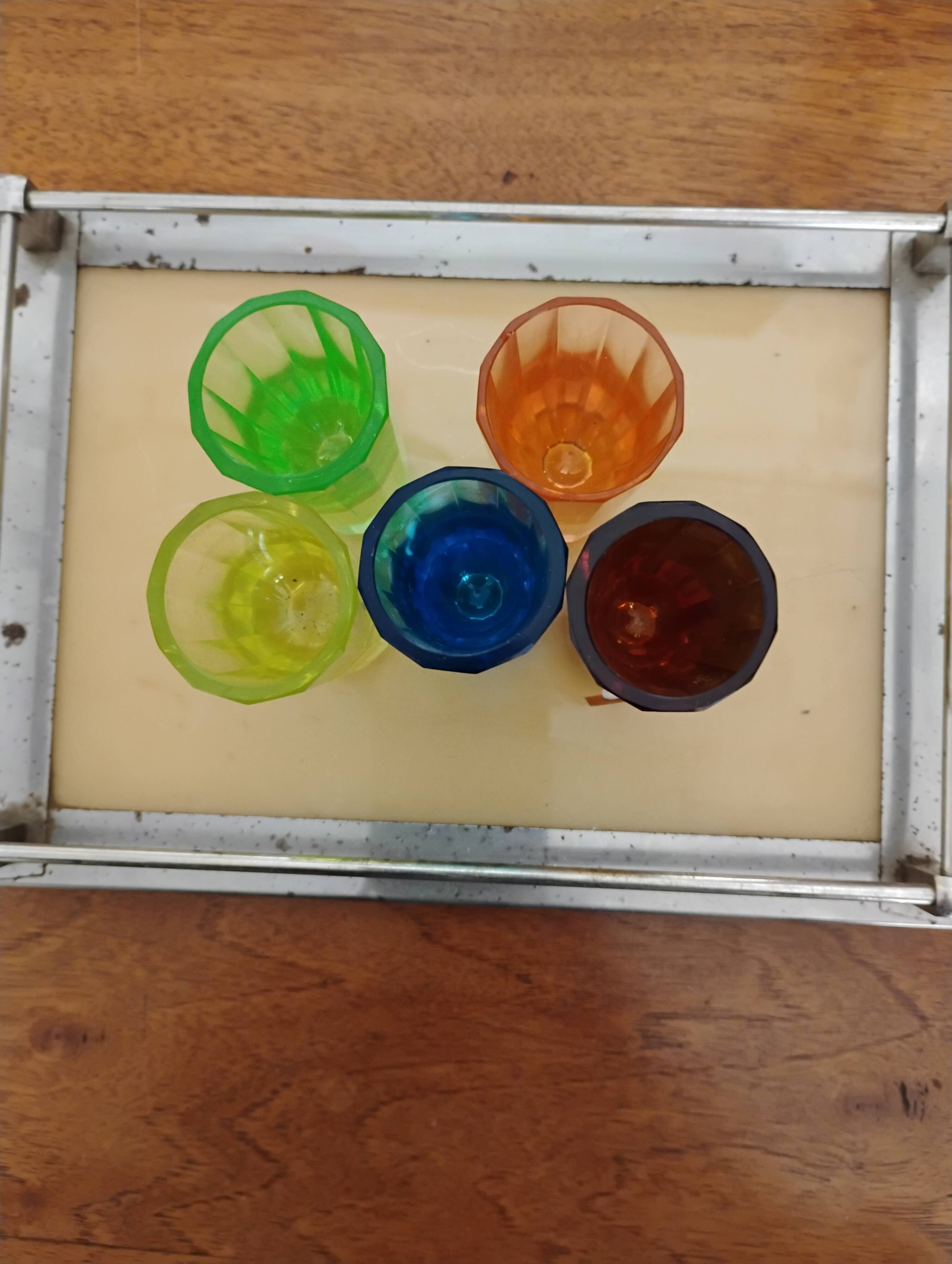 5 petits verres multicolore