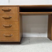 Bureau de style en placage de bois d'érable XX siècle
