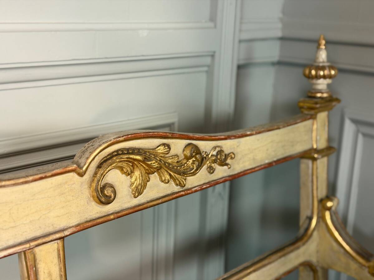 Carved wooden bench, gilded and painted, Italy around 1880, 510cm long.