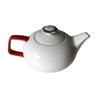 Surprise brand salt and pepper model teapot