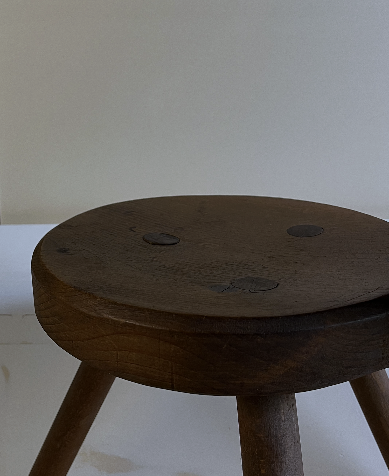 Tripod brutalist chair