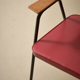 Chaise 'M' en rose foncé par Pierre Guariche pour Meurop