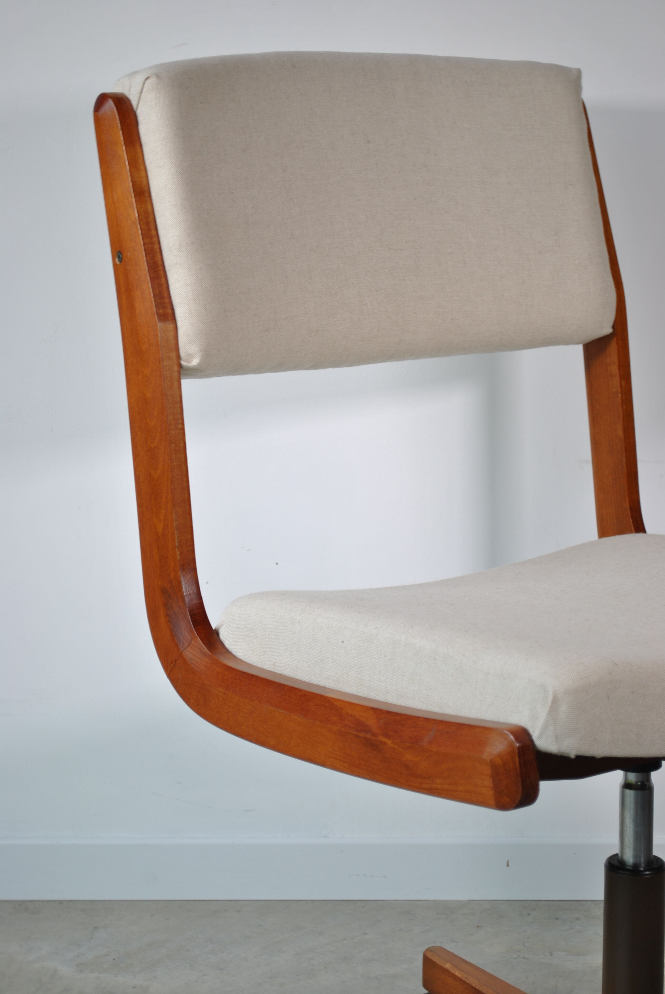 Armchair office conference 1970