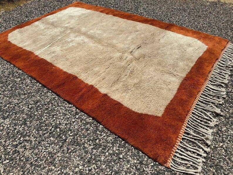 Terracotta and beige Moroccan Mrirt rug 340x230 cm – framed pattern