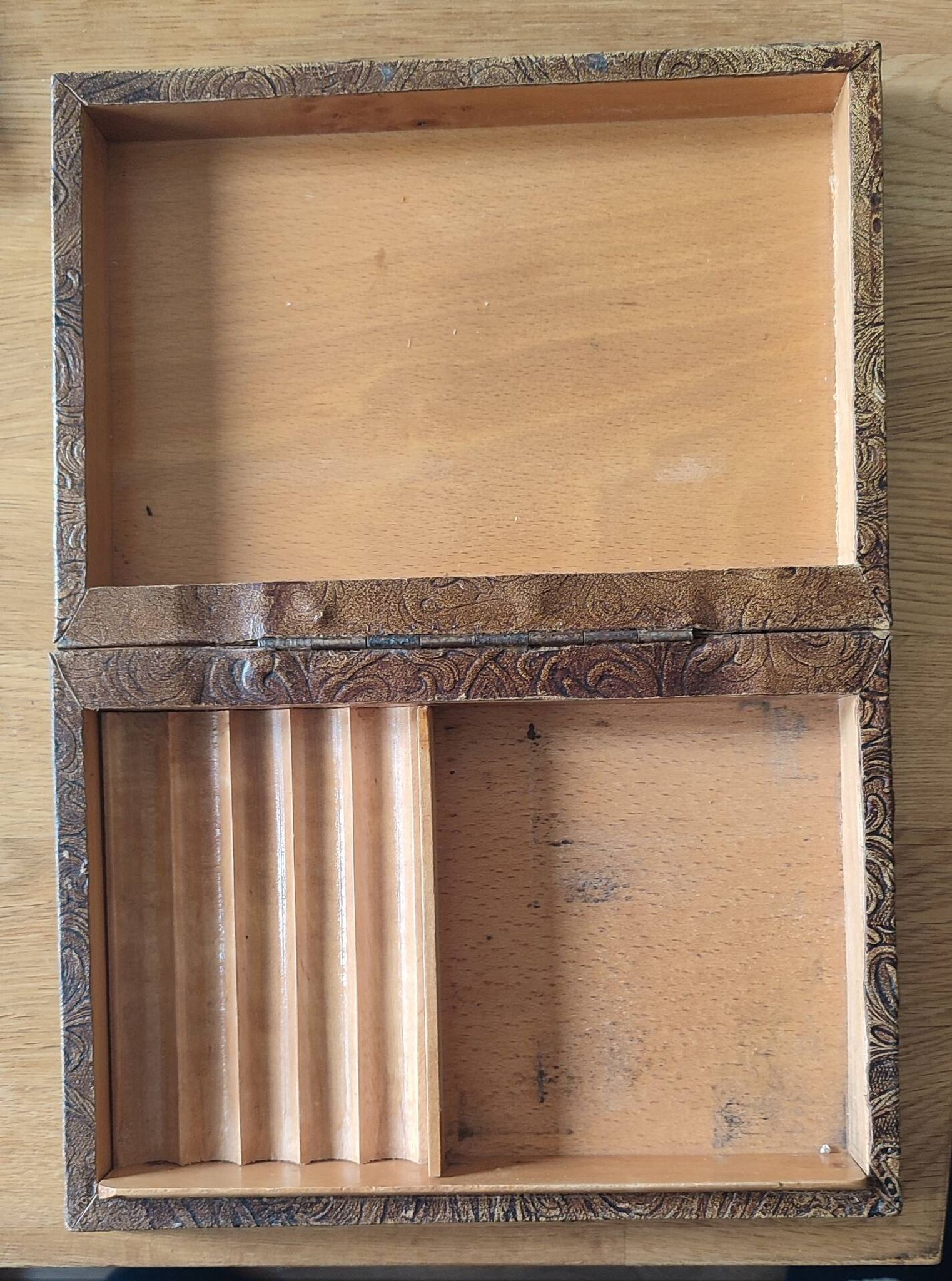 Boîte à cigares et cigarettes vintage en cuir repoussé – Thème Mythologique