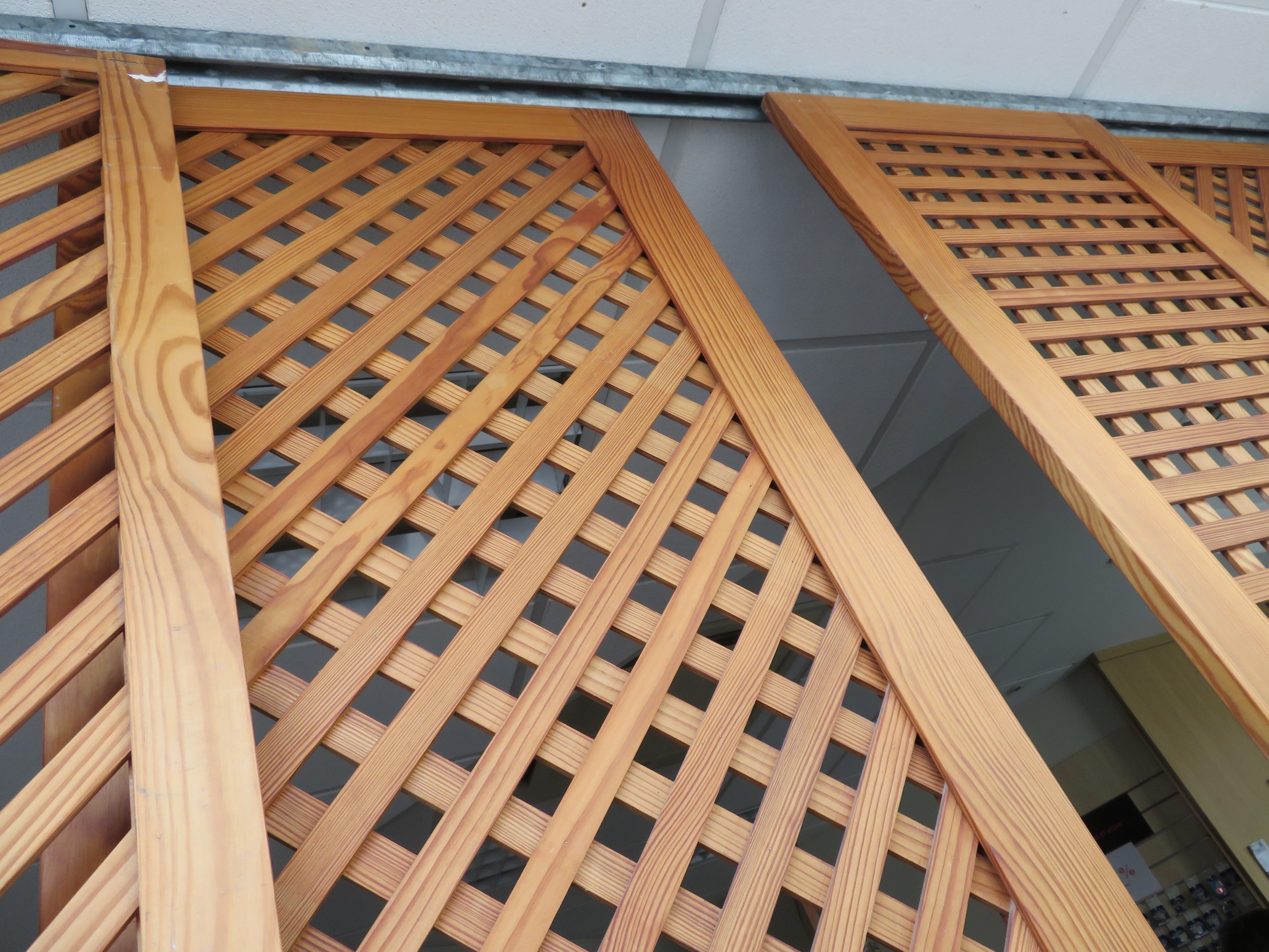 Screen claustra pine