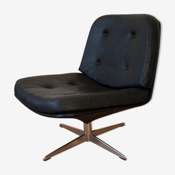 Fauteuil pivotant en skaï noir années 60