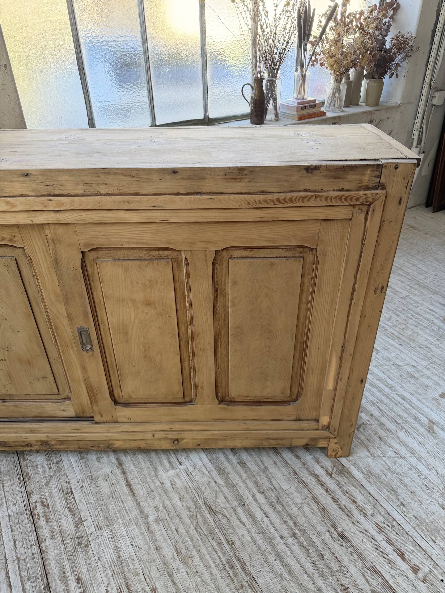 Enfilade with sliding doors from the 1950s