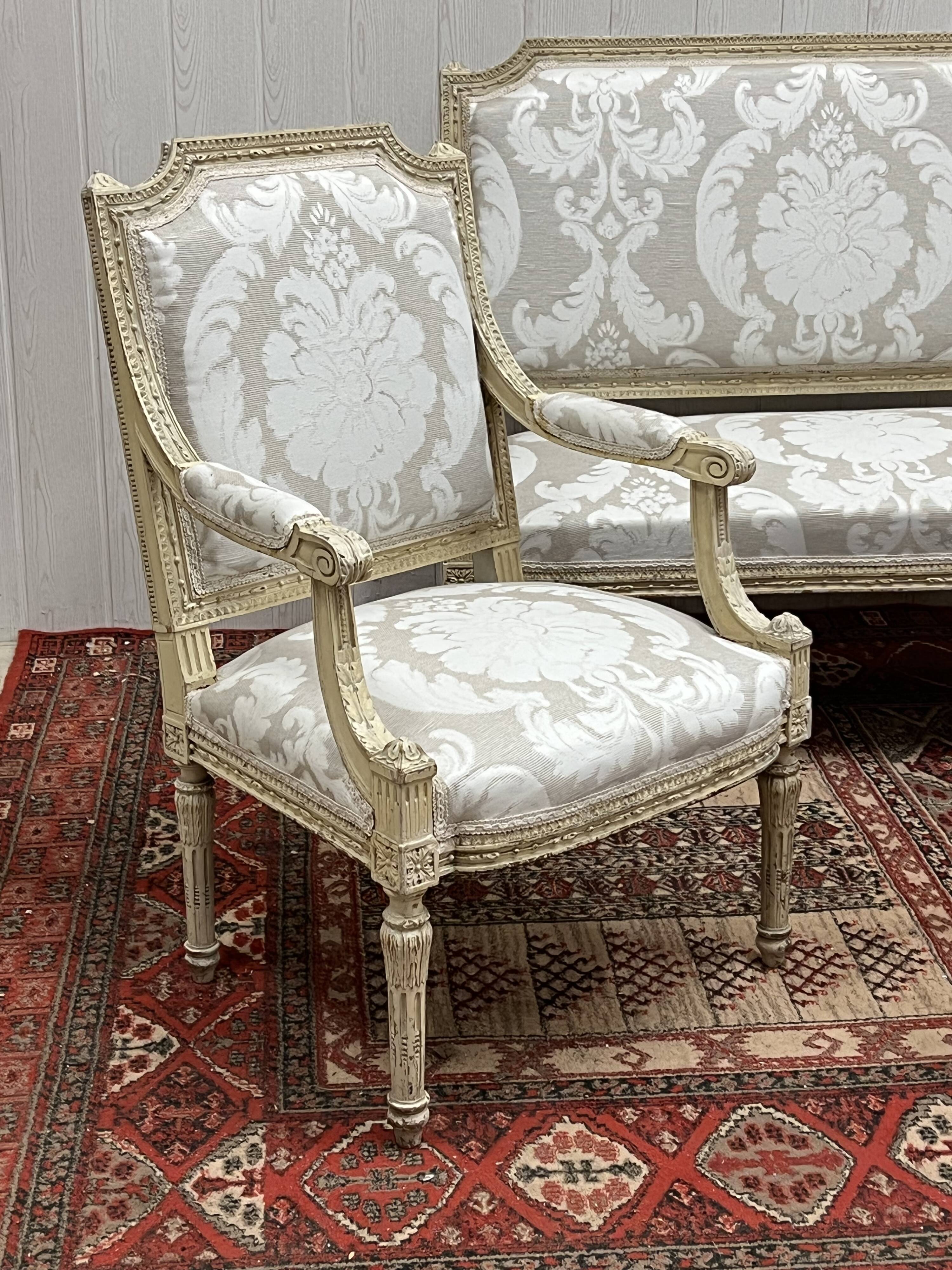 Salon style Louis XVI