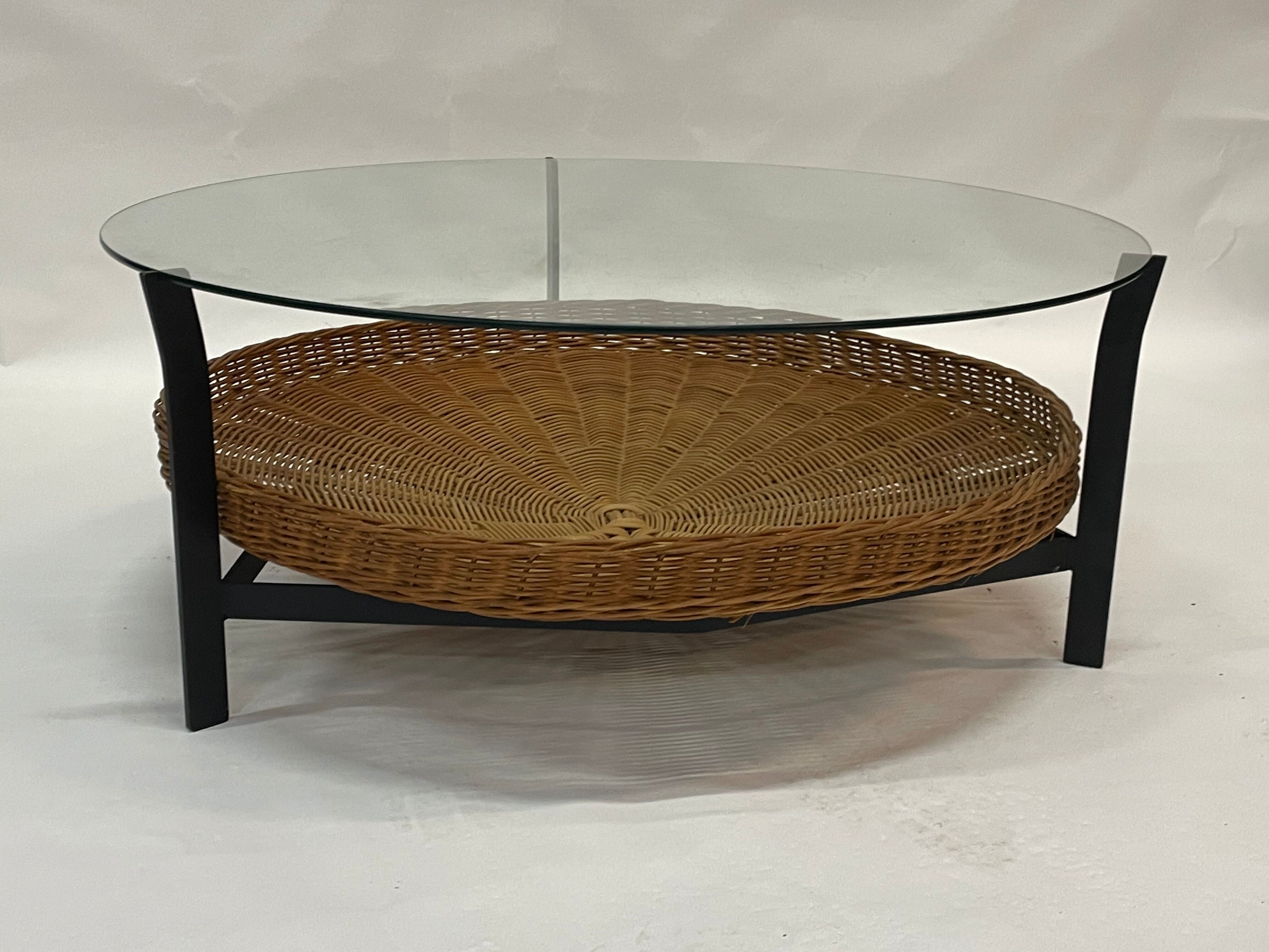 Table basse vintage minimaliste rotin métal verre 1960