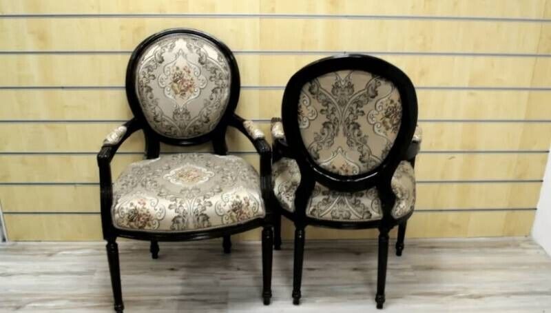 Fauteuils stye Louis XV avec motifs