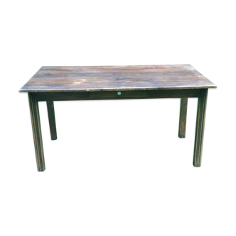 Extendable farm table