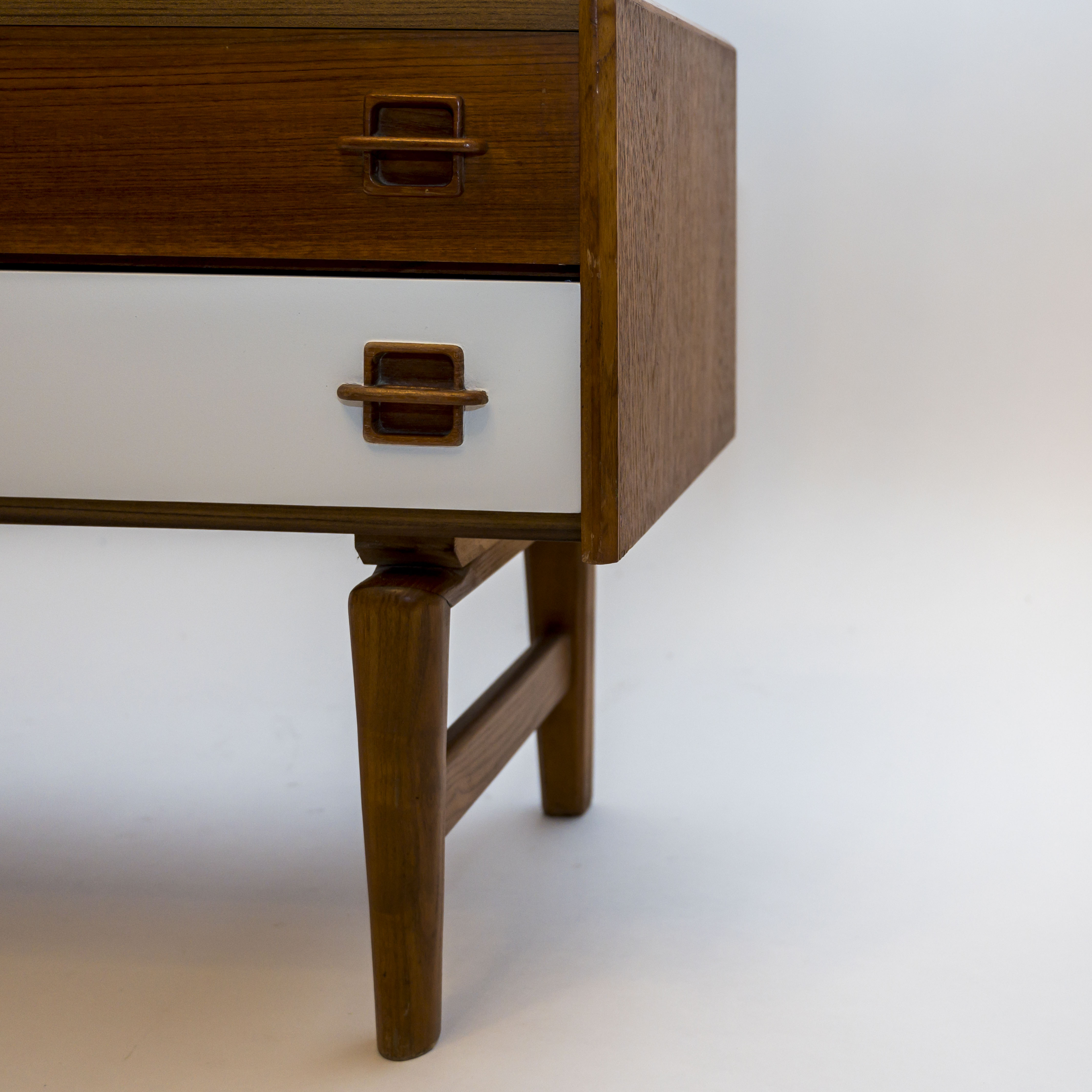 50s two-tone dressing table