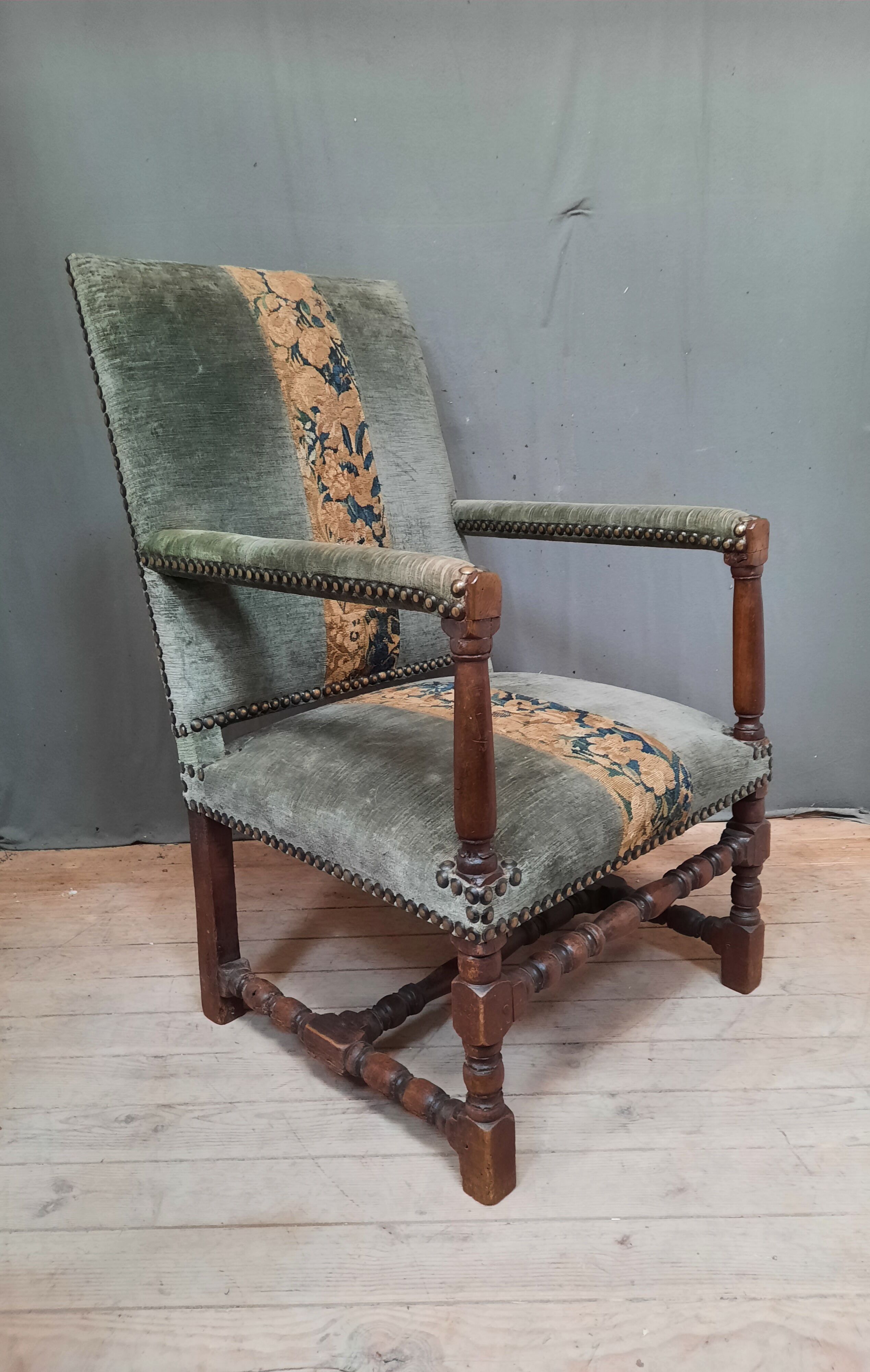 Louis XIII armchair partly upholstered from the 17th sawcum