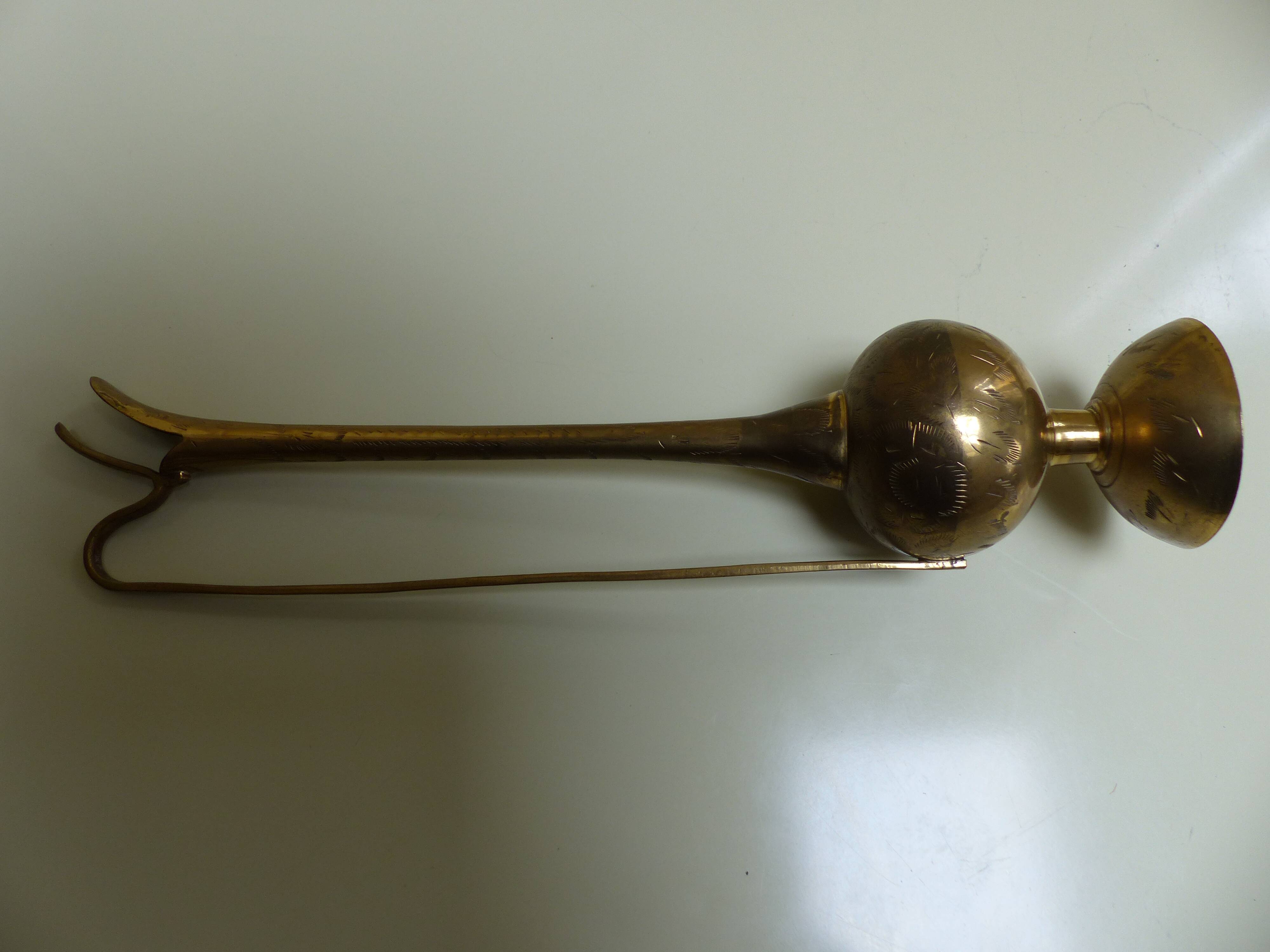 Ewer in gilded brass fully chiseled 19°