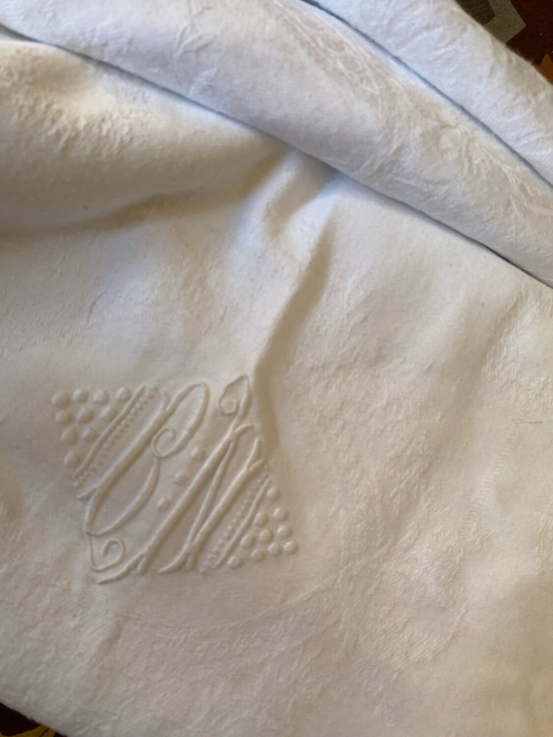 White cotton and linen tablecloth with central monogram from the 1960s.