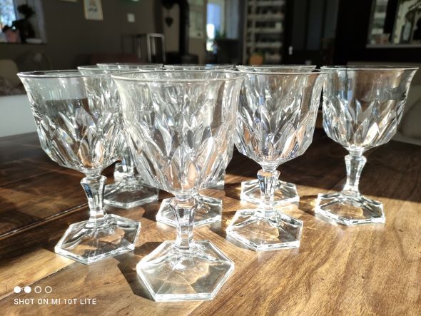 Set of 9 thick glass wine glasses faceted hexagonal foot