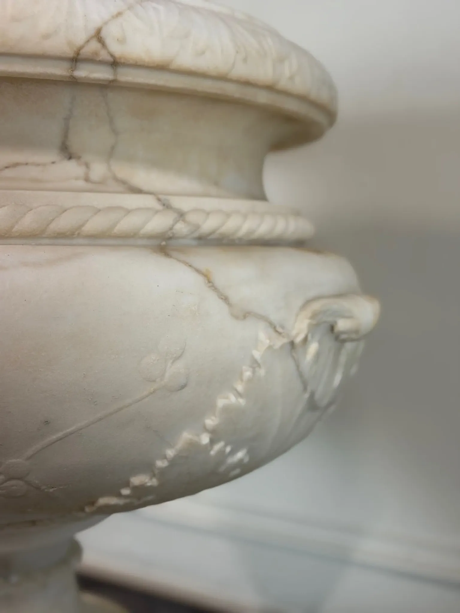 Neoclassical basin in white Carrara marble, Italy, late 18th to early 19th century.
