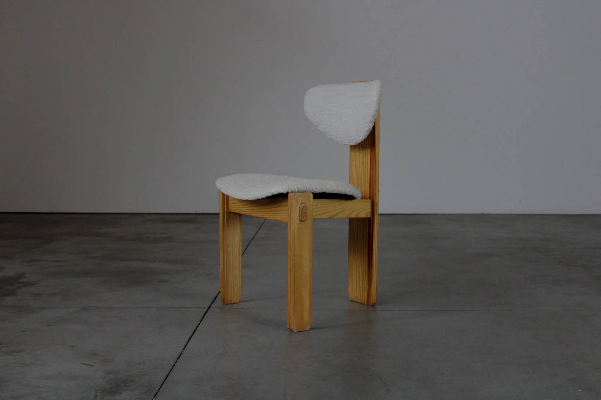 Pine tripod dining chairs - Europe 1970s