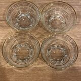 Set of 4 glasses of golden border champagne