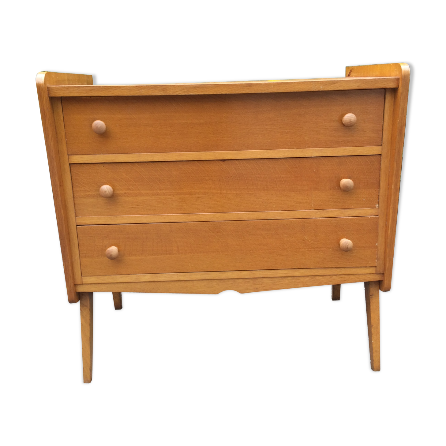 Dresser compass feet