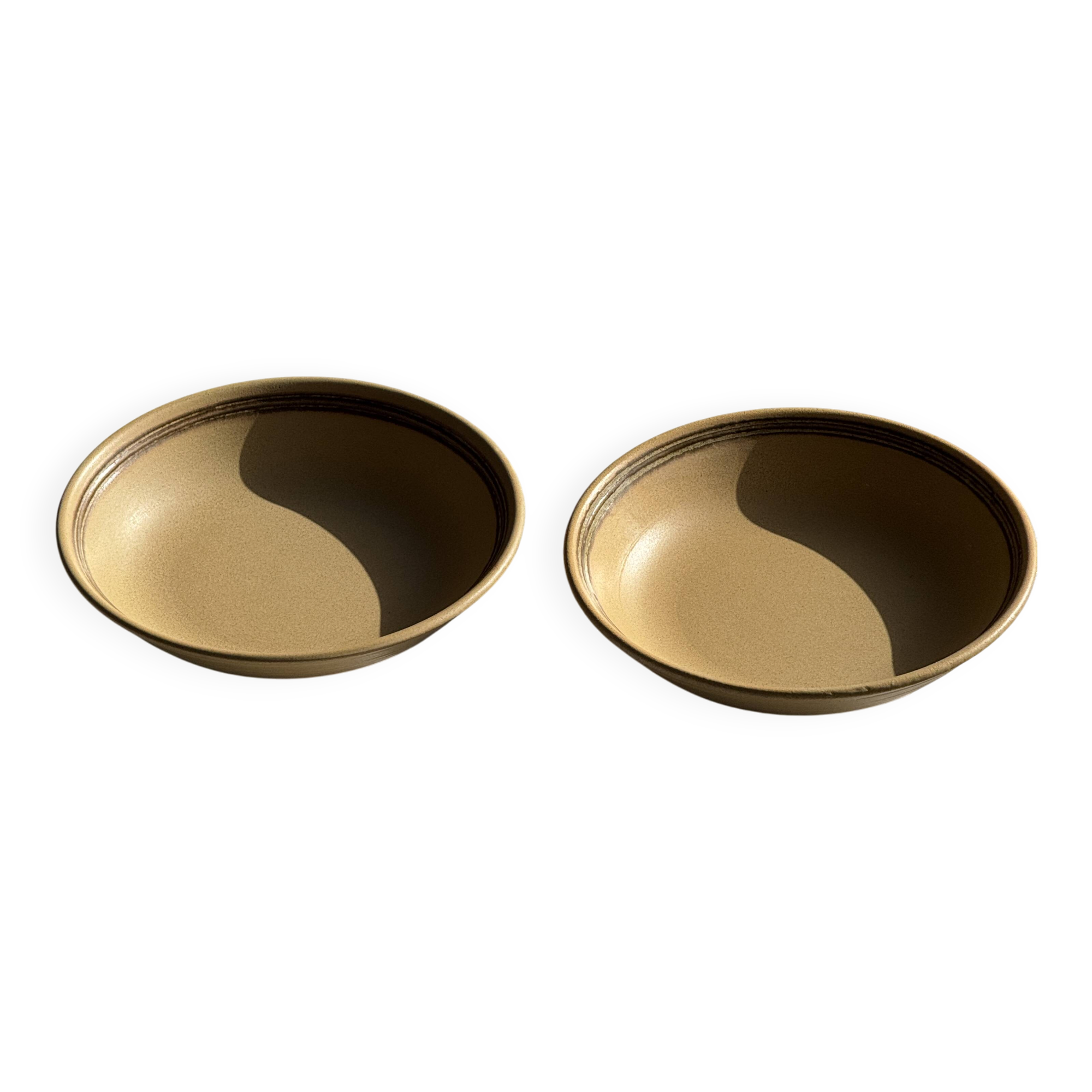 Lot de 2 assiettes creuses en grès liseré brun et marron D21,5