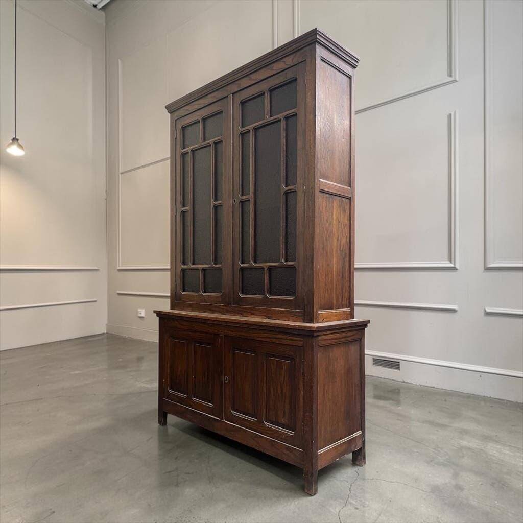 XL vintage display cabinet in wood, very tall, with embossed glass.