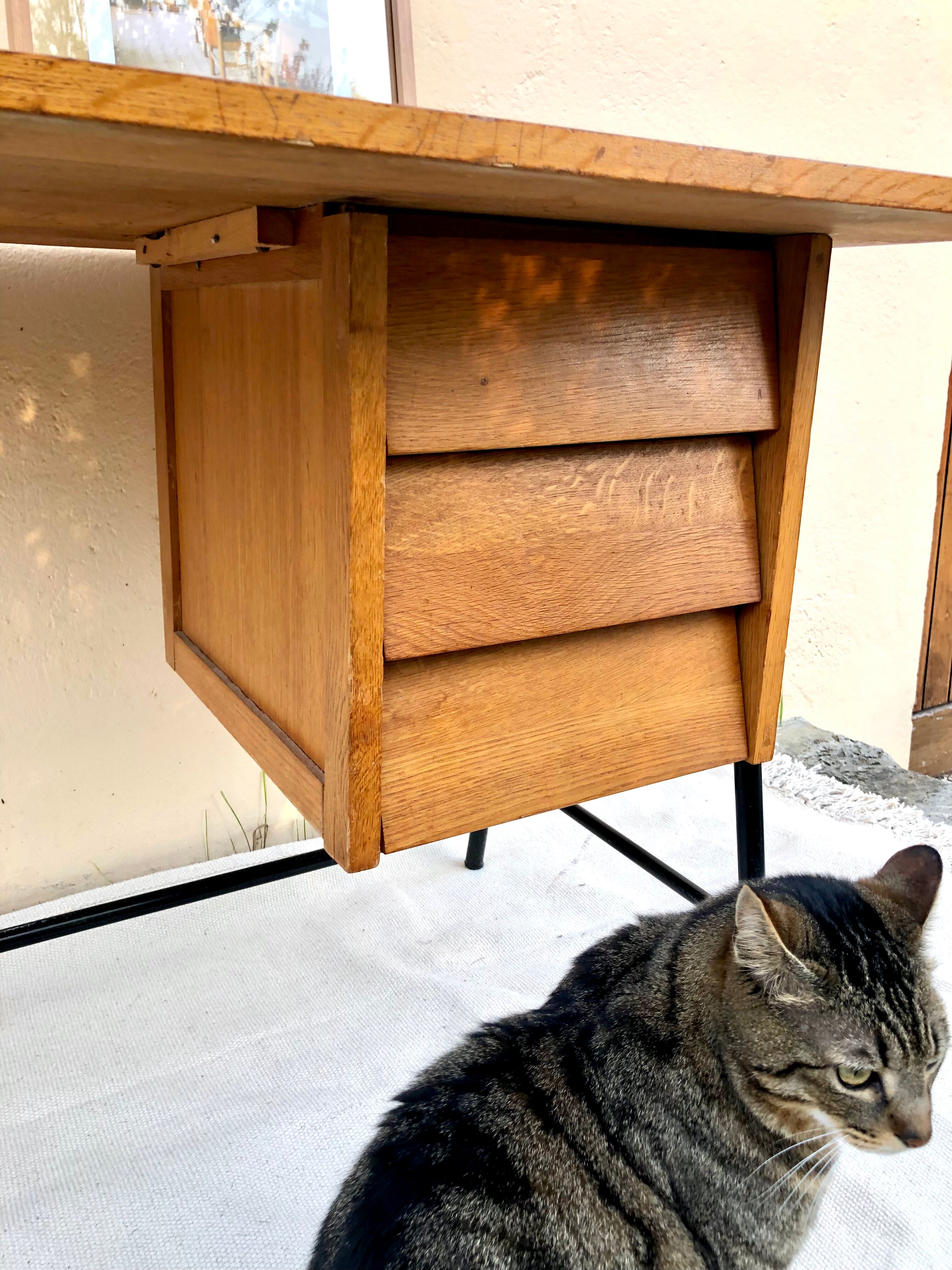 Scandinavian hitier style office