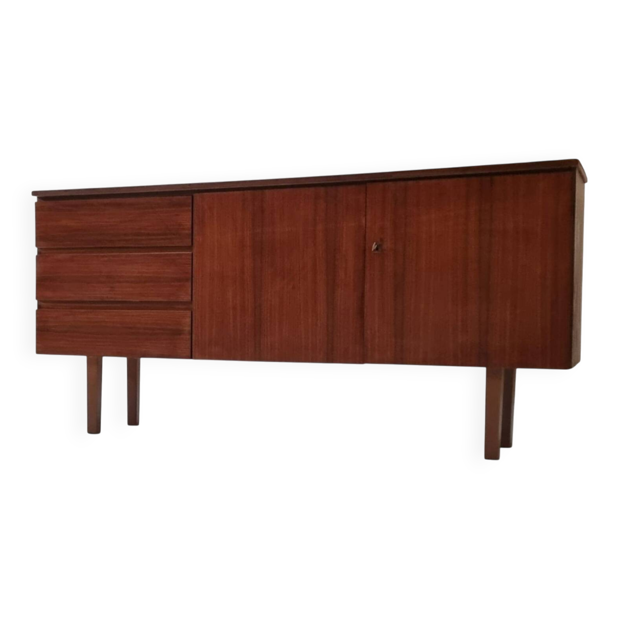 Buffet du milieu du siècle