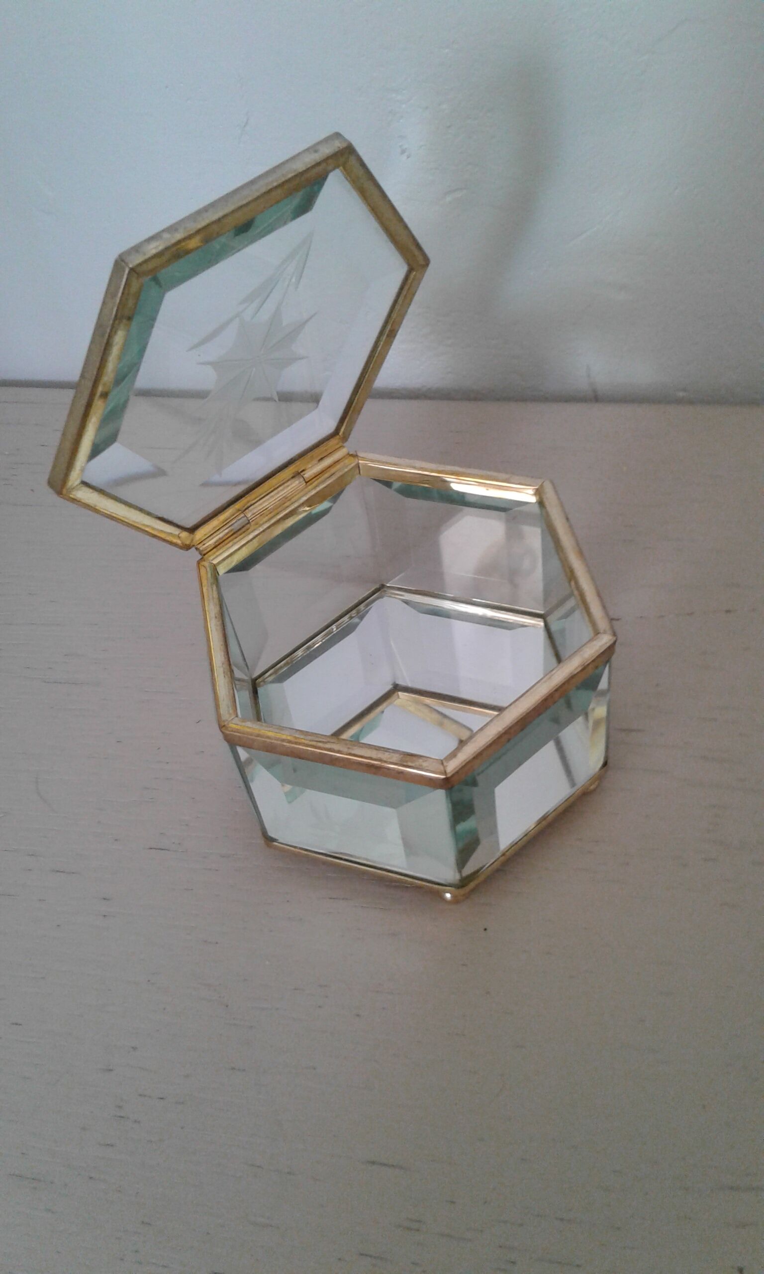Box has jewelry octagonal bisaute glass