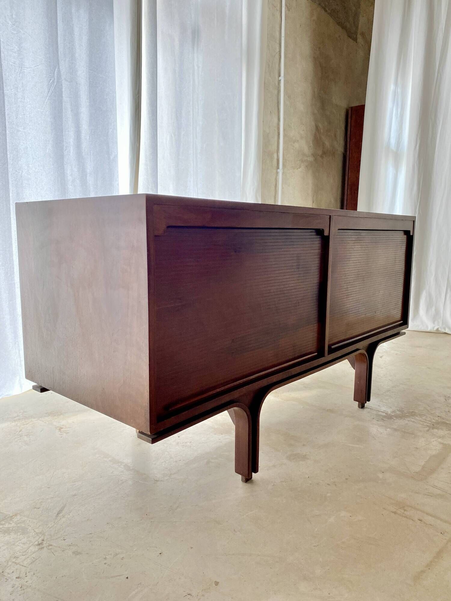 Aparador en palissandre de Gianfranco Frattini pour Bernini, années 60.