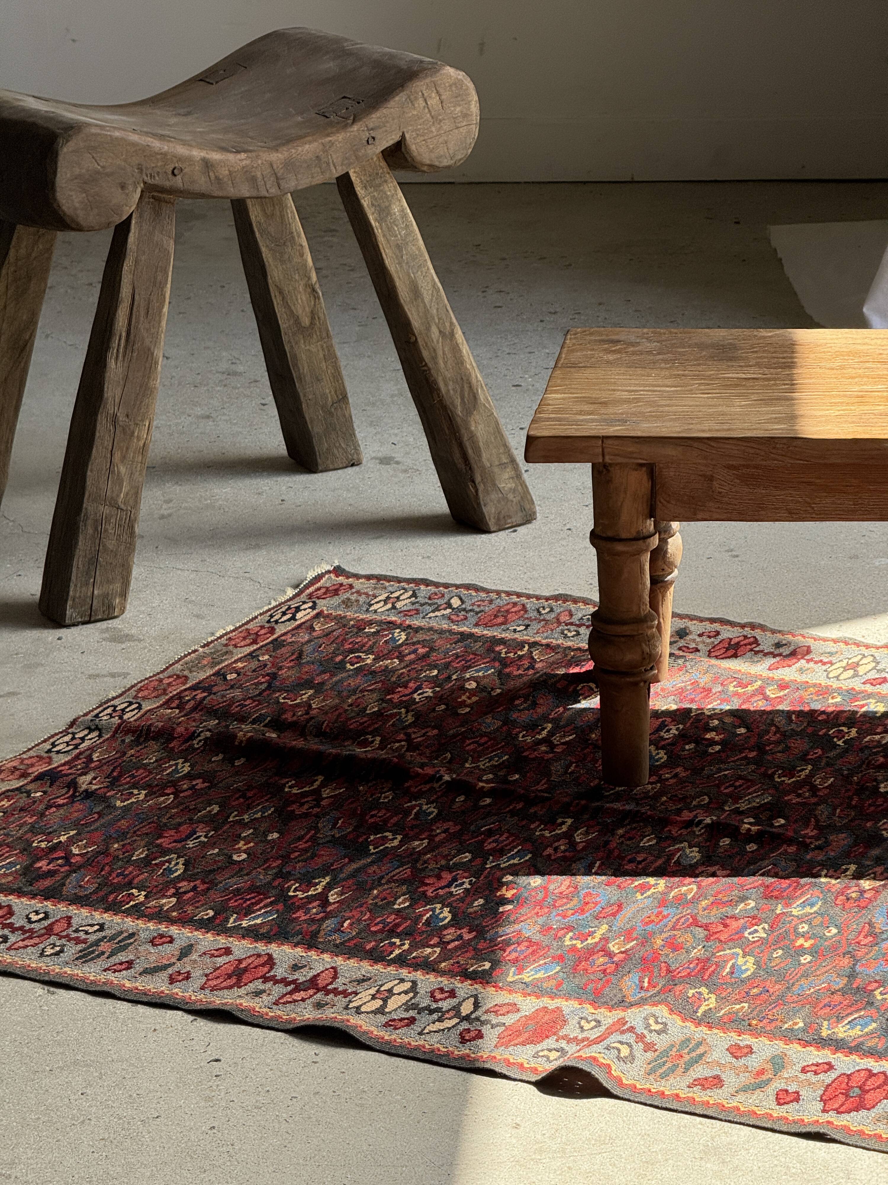 Four-legged stool in antique teak from Indonesia H 50 L 52