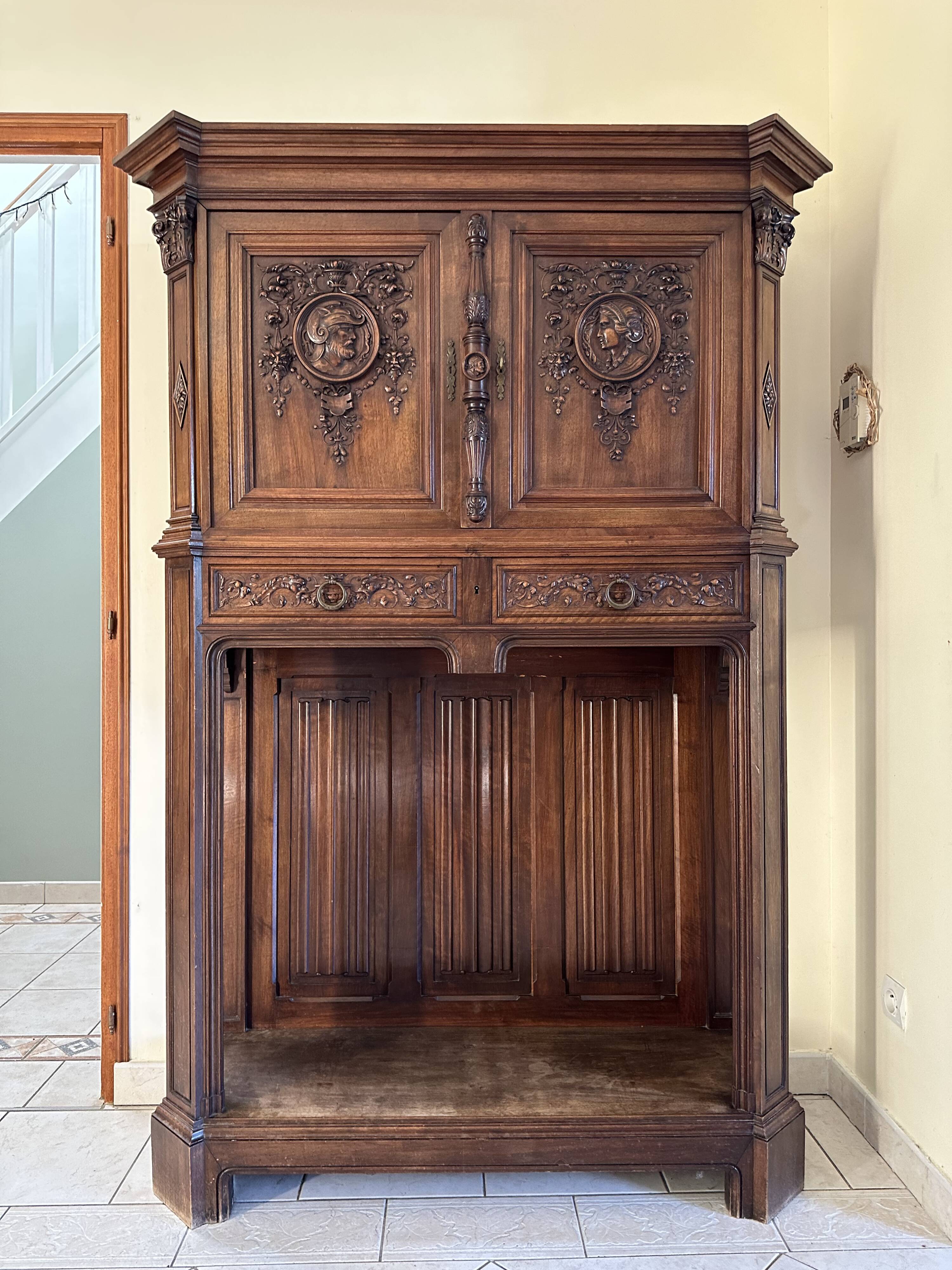 Haentges frères renaissance style cabinet in walnut