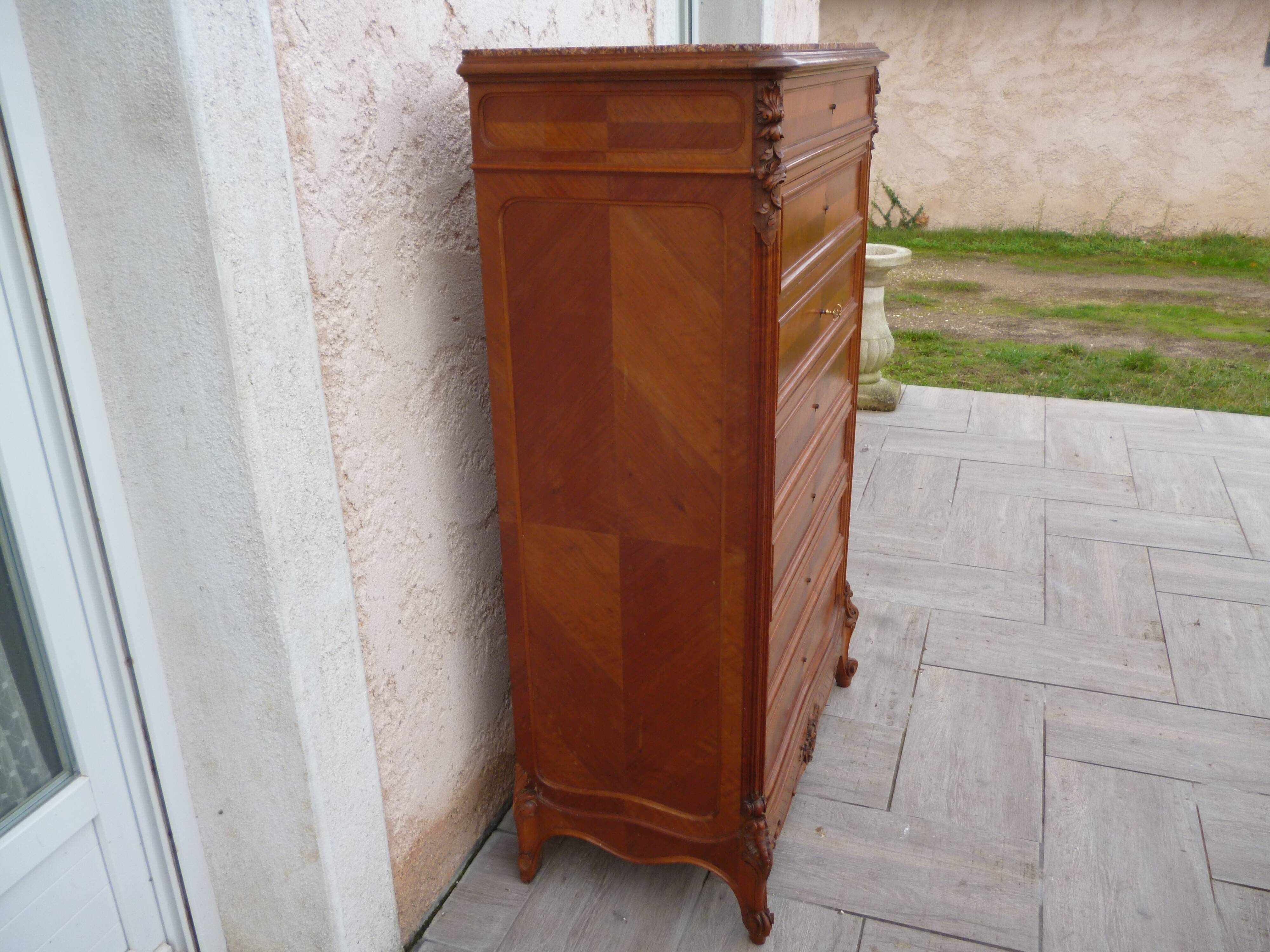 Dresser XlX, style Louis XV