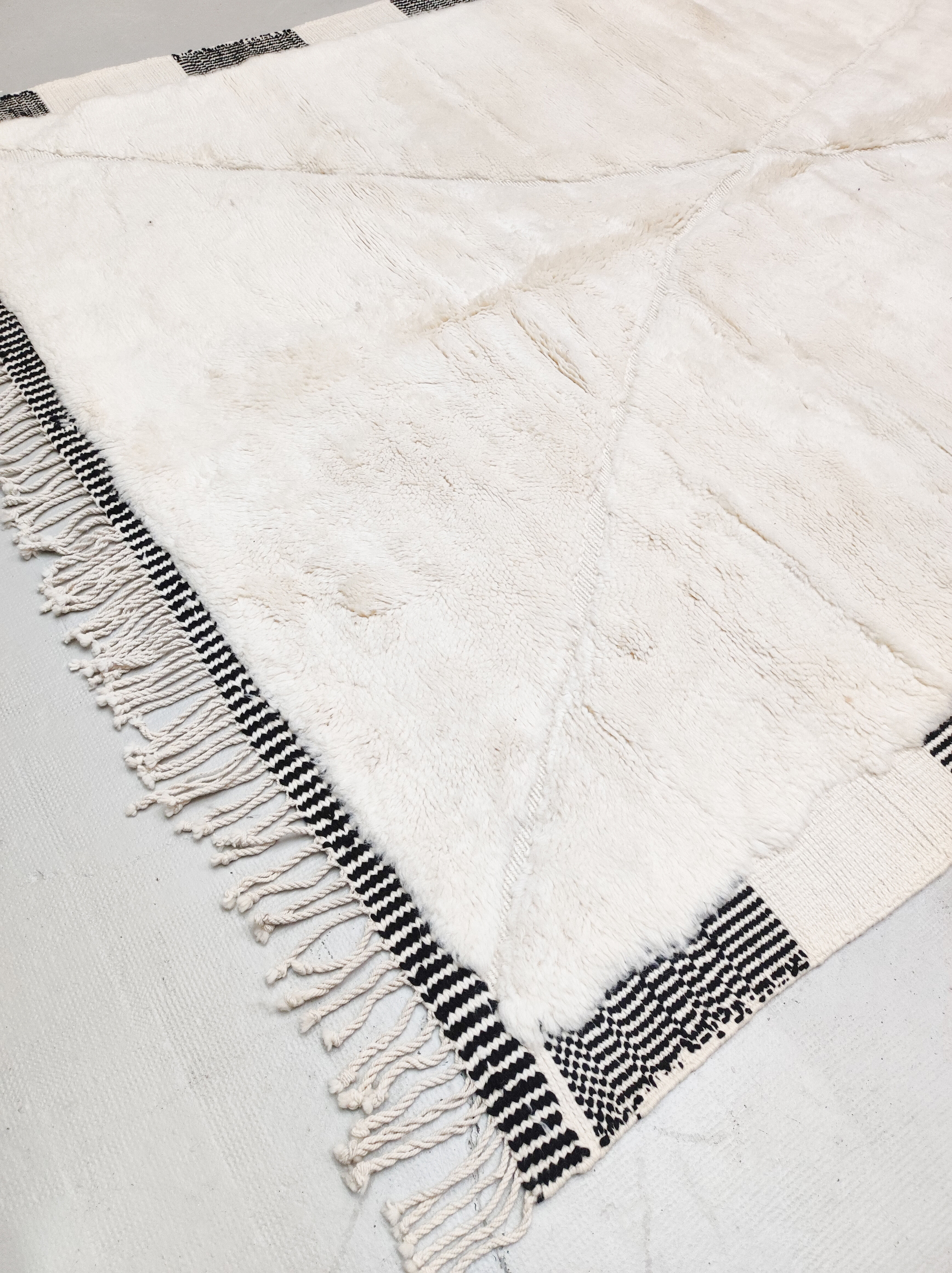Moroccan Berber carpet m'rirt ecru diamonds engraved 3x212m