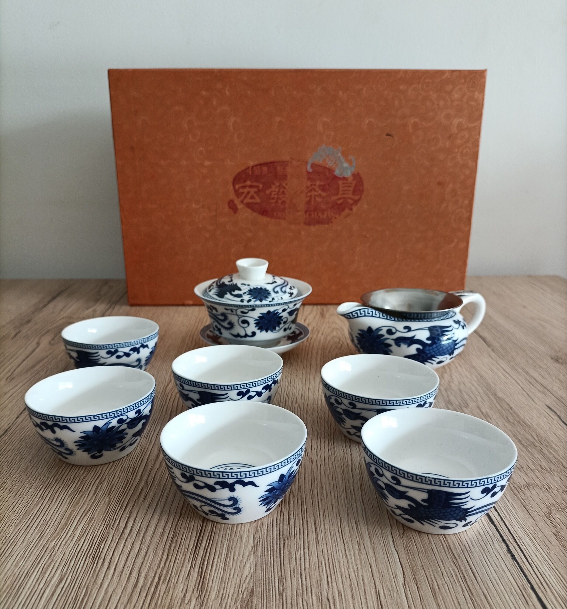 Gaiwan traditional chinese tea set in blue and white porcelain