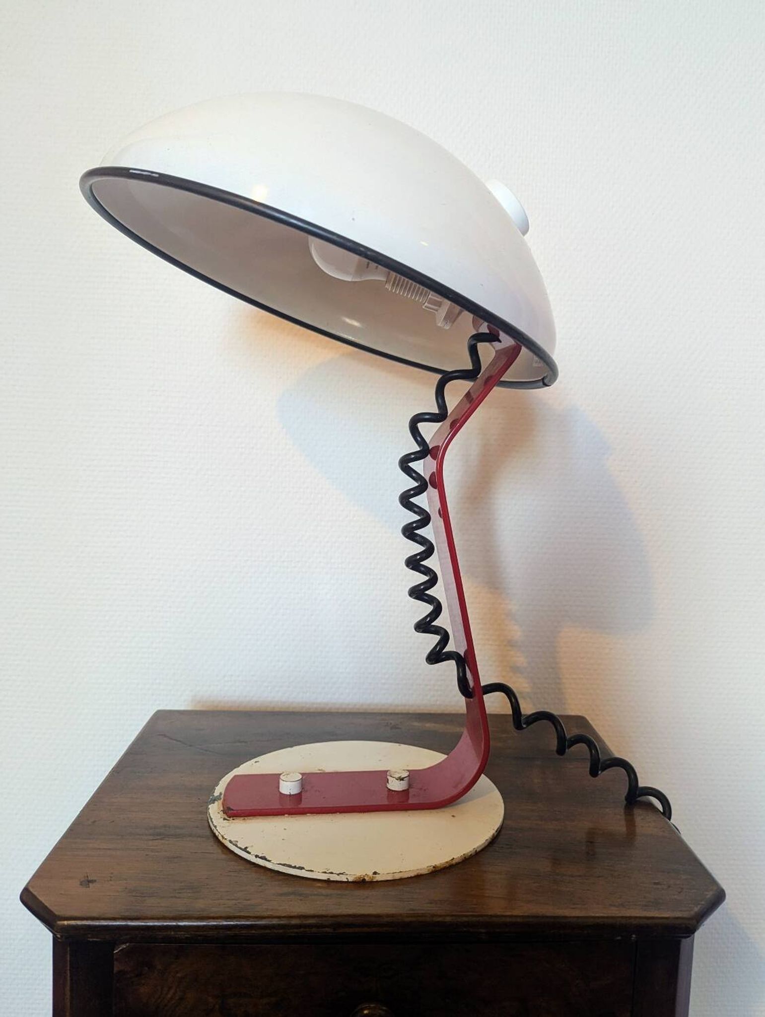 Sculptural Lamp "Snake" – Memphis & Postmodern Aesthetic – Massive