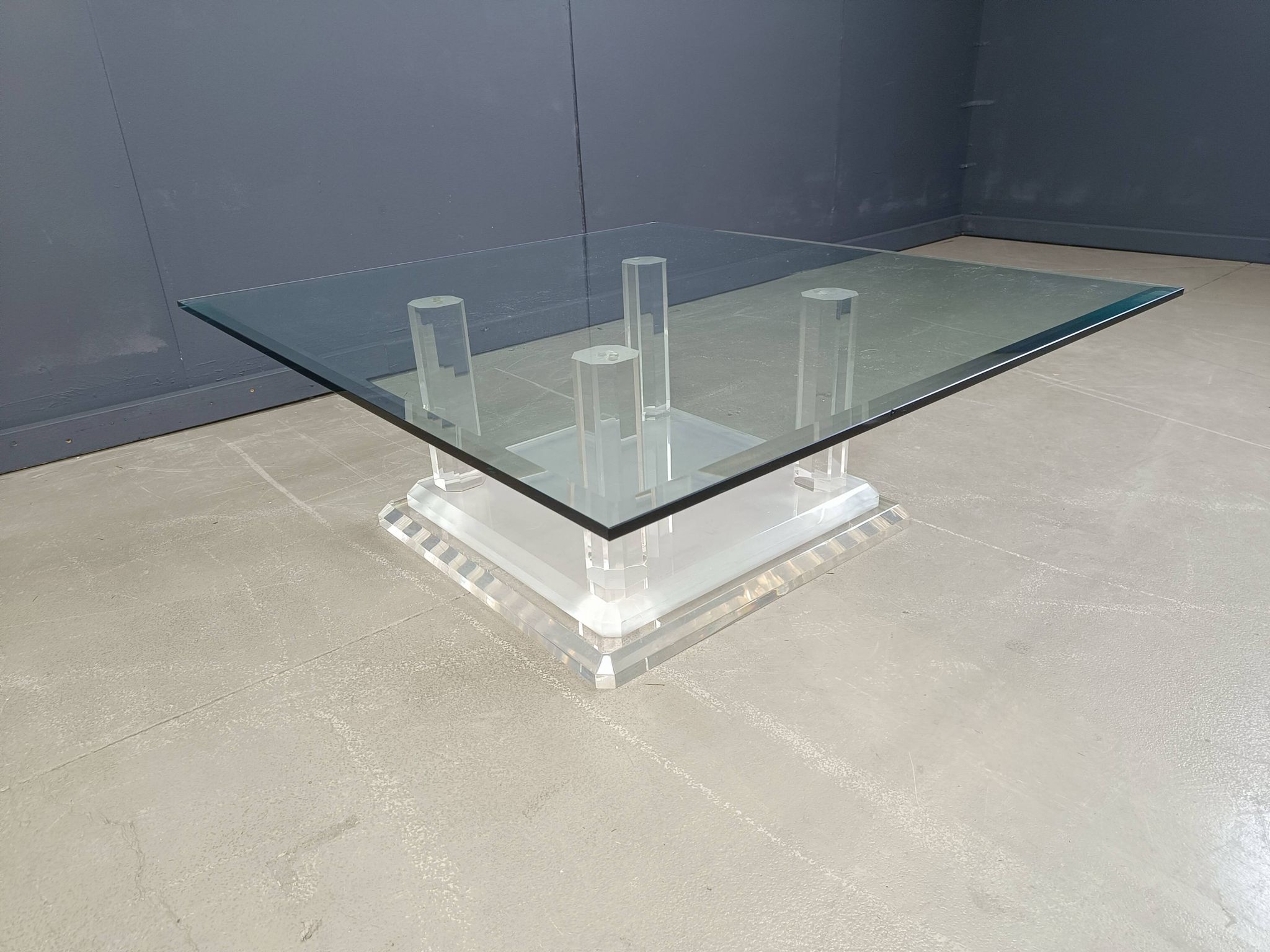 Table basse ou table d'appoint en Lucite, années 1970