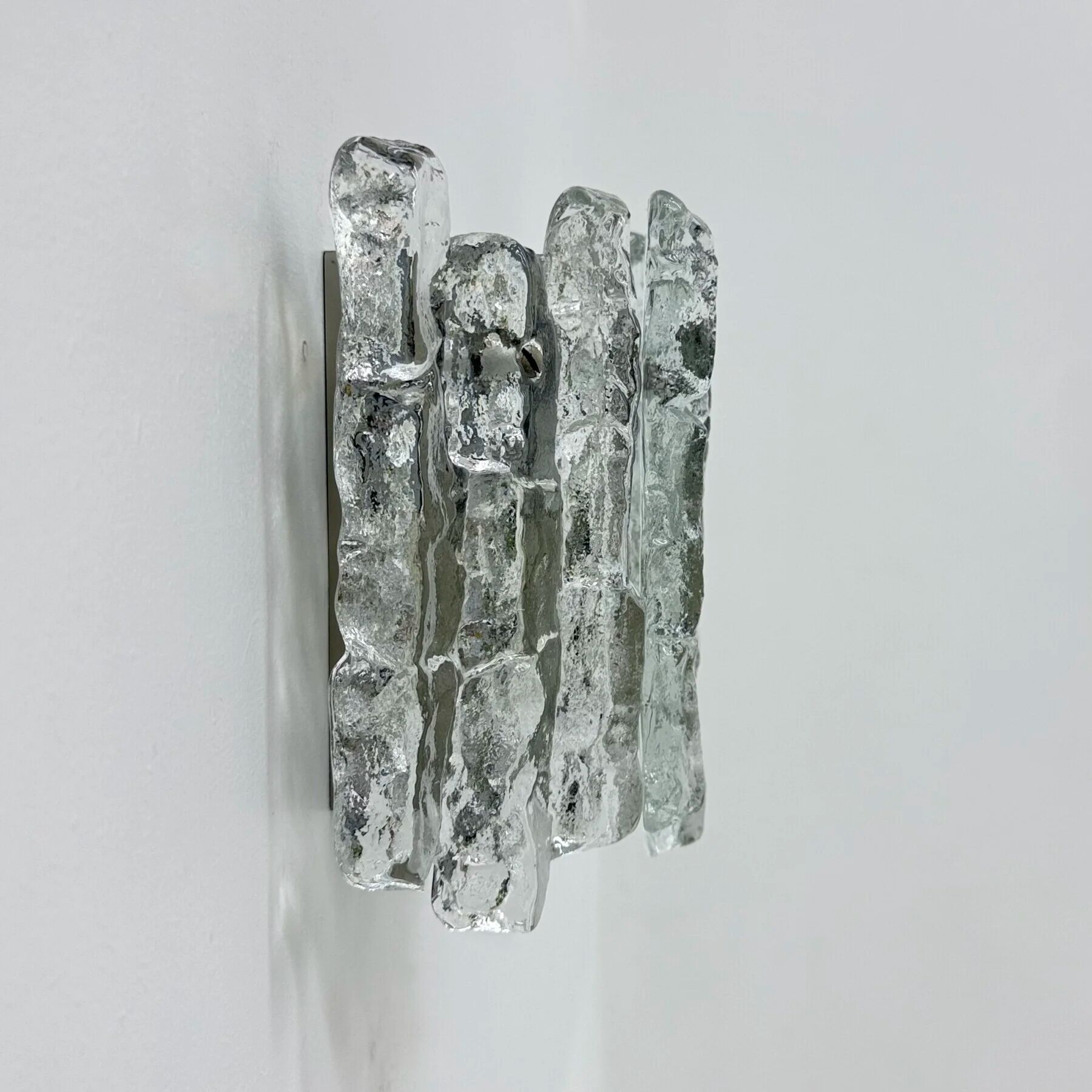Paire de appliques murales en verre glacé et métal par J.T. Kalmar pour Kalmar, années 60.