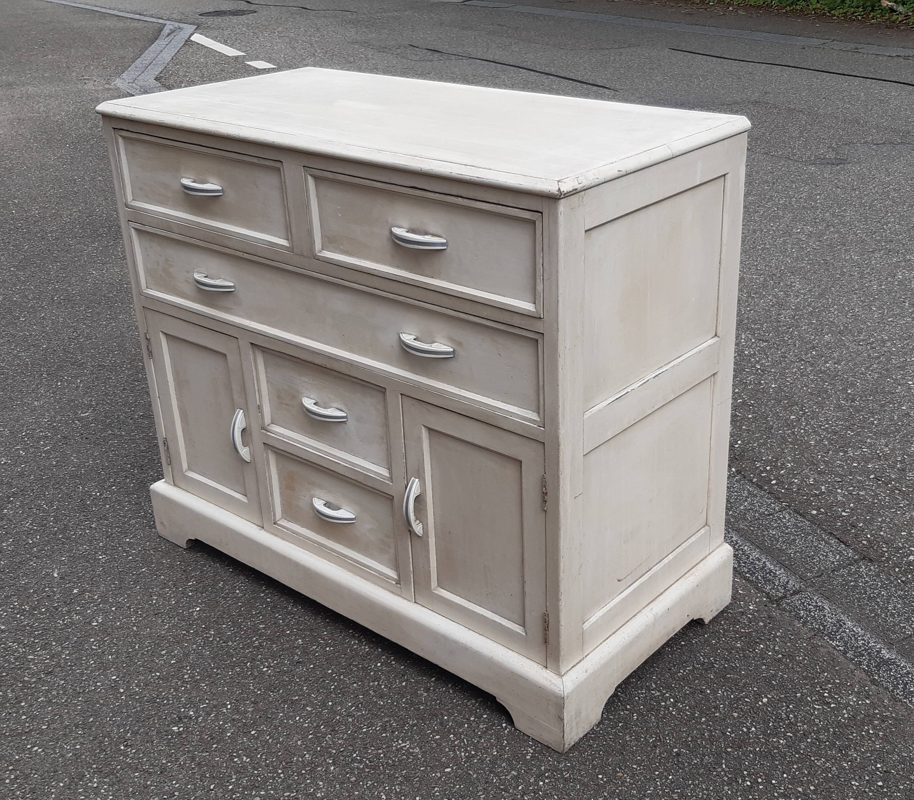 Commercial furniture with drawers