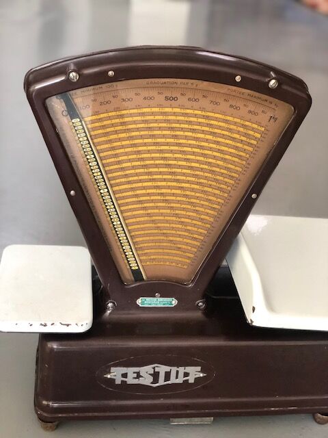 Vintage merchant's scale in bakelite burgundy