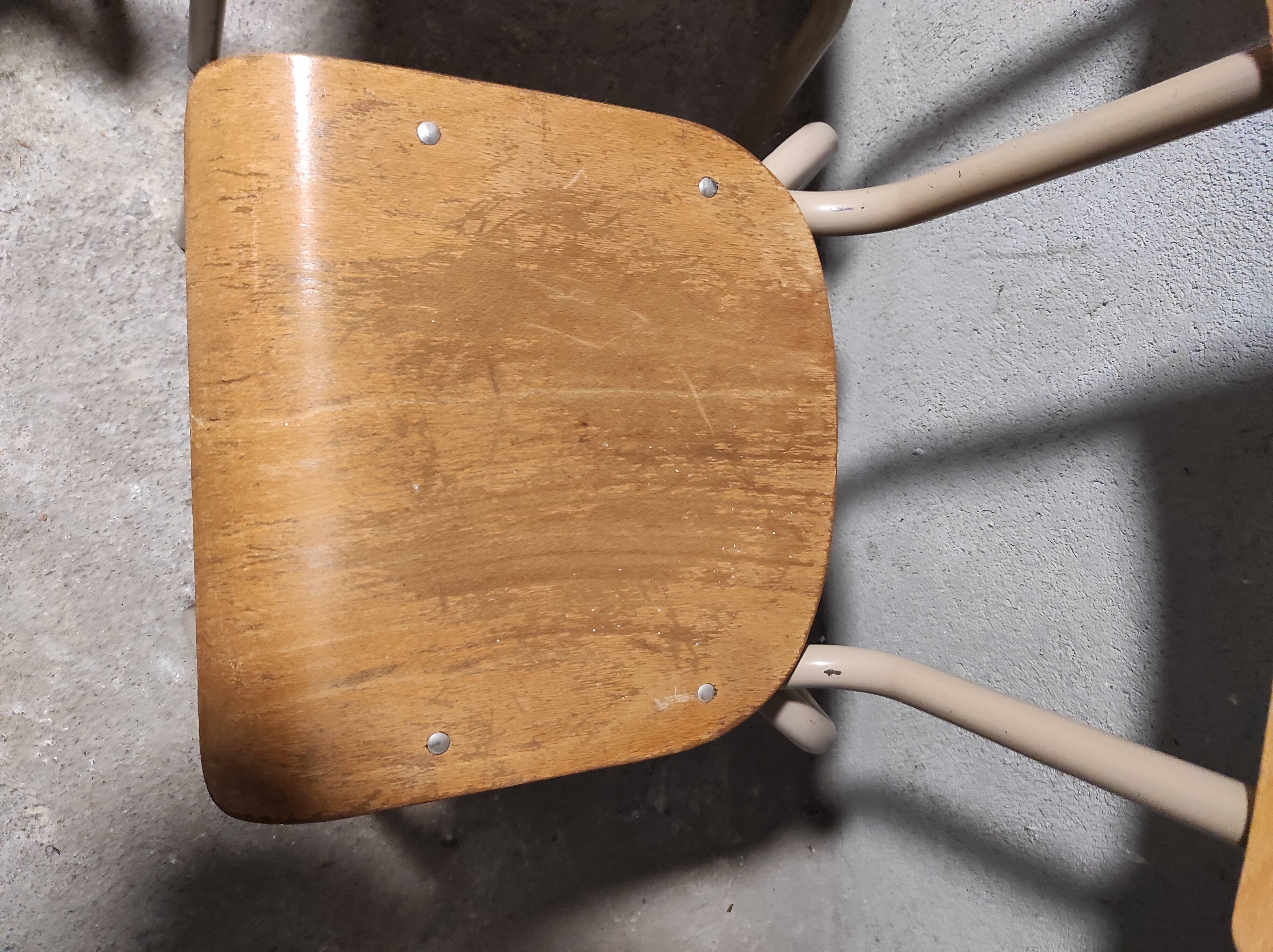 Lot of 6 school chairs