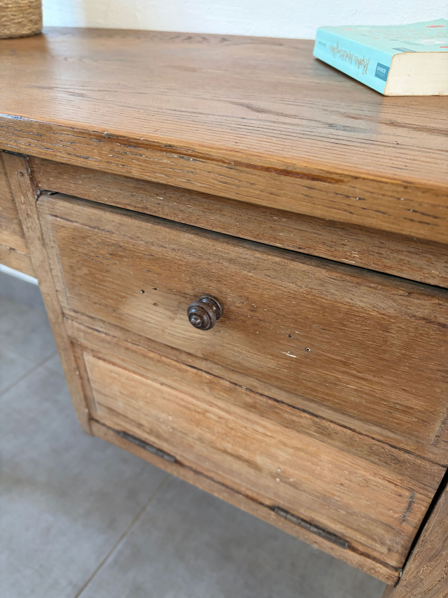 Charmant petit bureau vintage en chêne
