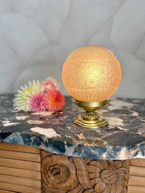 Art Deco lamp in pink glass with floral decoration