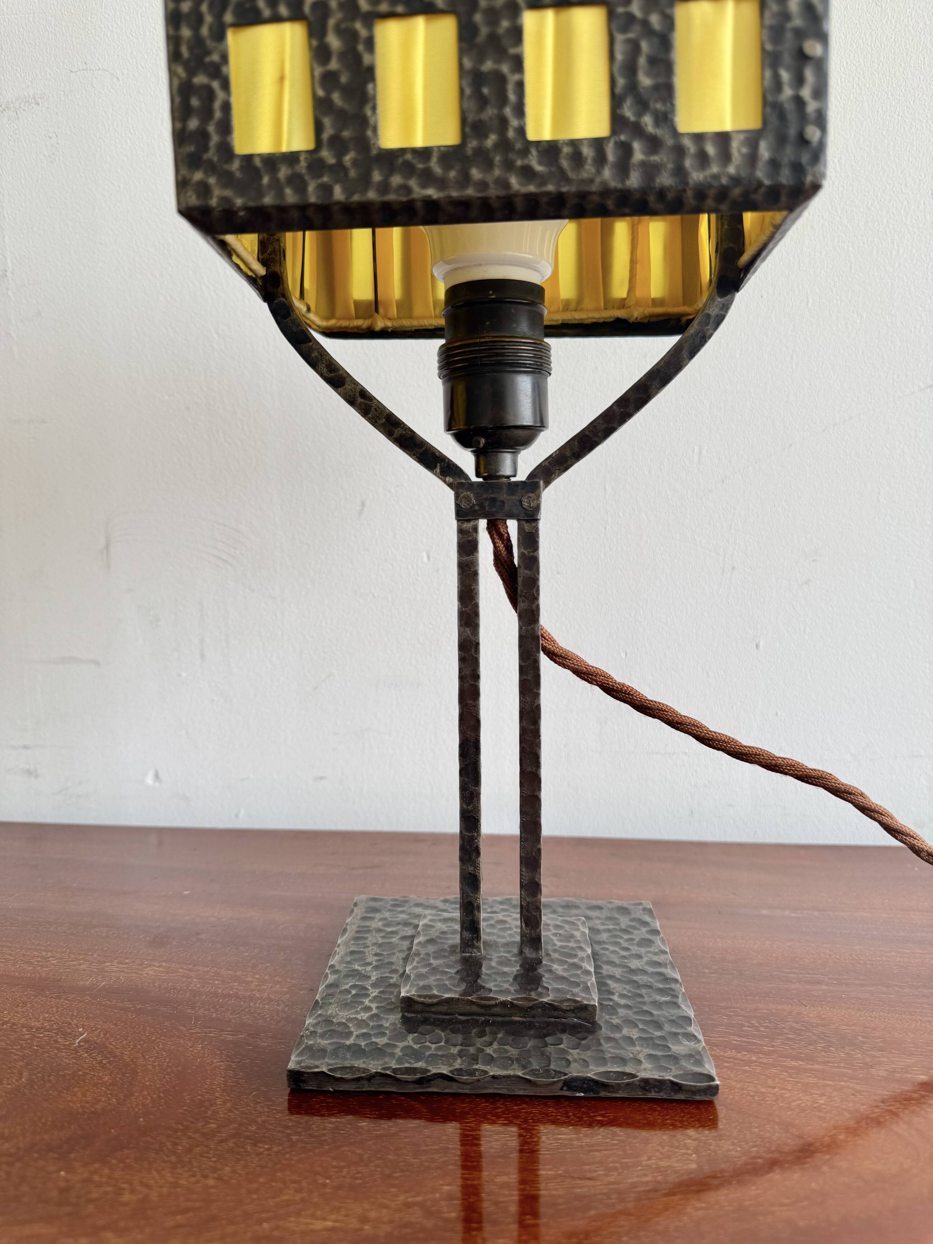 Lampe de table suédoise Arts and Crafts par Arvid Böhlmarks