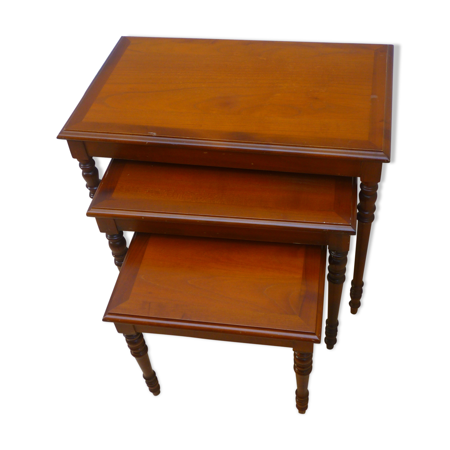 Pull-out tables in cherry