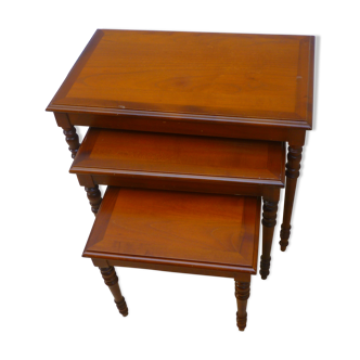 Tables gigognes en merisier